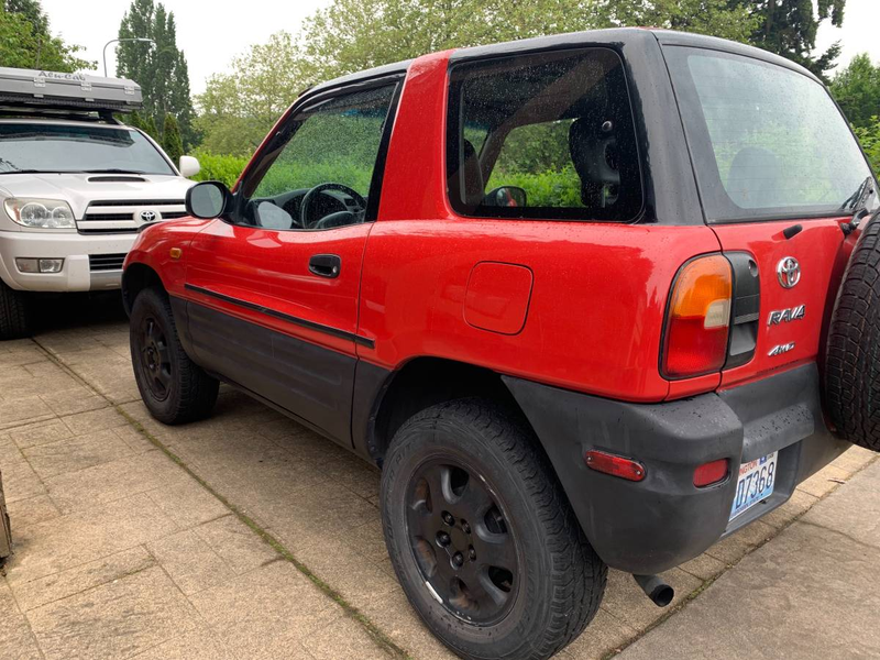 Illustration for article titled At $7,500, Would You Give This 1996 Toyota RAV4 a RAVE Review?